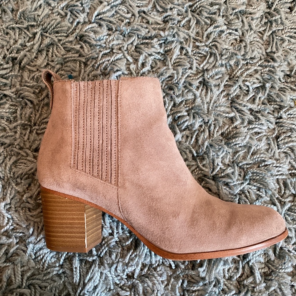 Size 7.5 booties - Picture 2 of 4